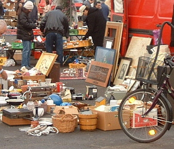  Flohmarkt - Peng / wikipedia